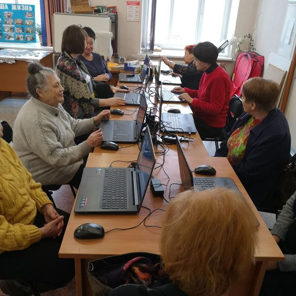 'В нашем волонтерском центре стартовал проек�т обучения компьютерной грамотности пожилых людей.' thumbnail